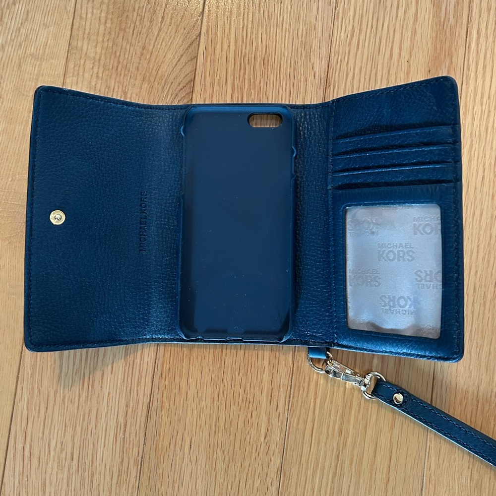 Michael Kors Navy Clutch With Phone Case - NWOT - Picture 6 of 9